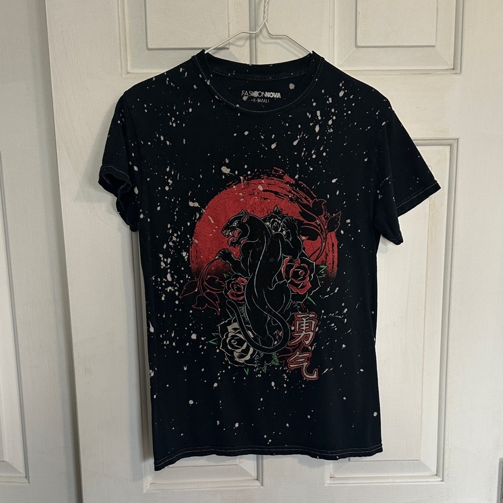 Fashion nova size XS graphic tee